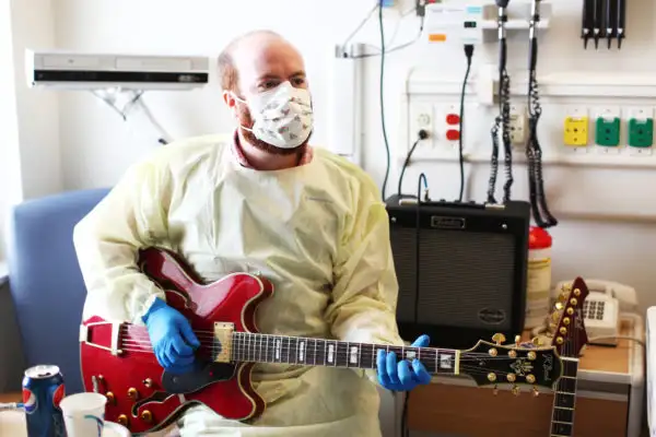 Music Therapy Provides Peace of Mind for Parents with Sick Children