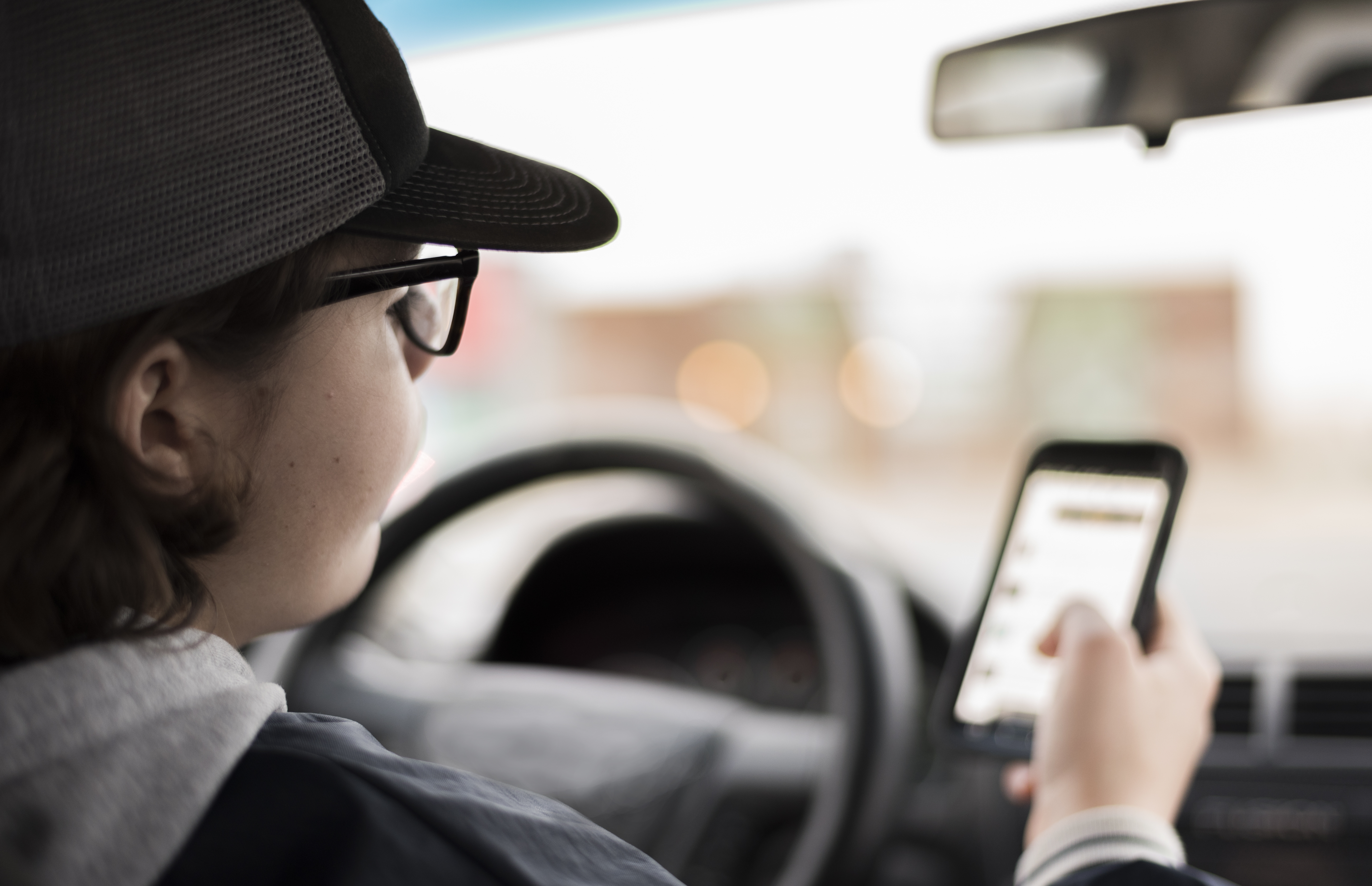 How to Talk with Your Teen About Distracted Driving